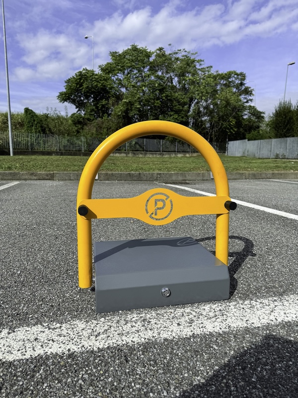 Ángulo 2 La Parking Barrier es una barrera de estacionamiento automática, diseñada para garantizar la protección y reserva de su plaza de aparcamiento.